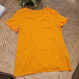 Orange v neck t shirt size L NWOT